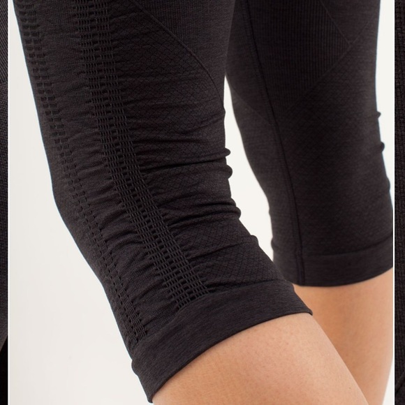Lululemon In The Flow Crop
Black - Picture 4 of 6